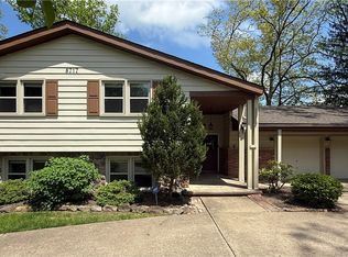 8717 Lake Forest Trl, Chagrin Falls, OH 44023