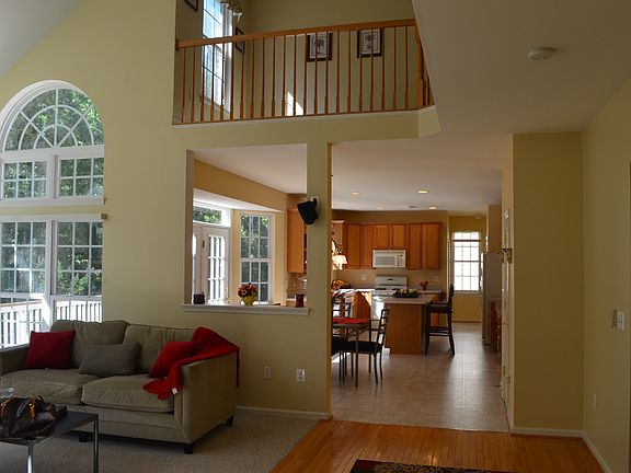 2nd image of 17598 Deweys Run Ln
