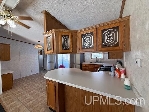 5th image of 101 Hill Farm Rd