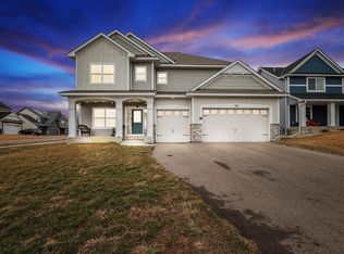 9625 W Wind Cir, Woodbury, MN 55129