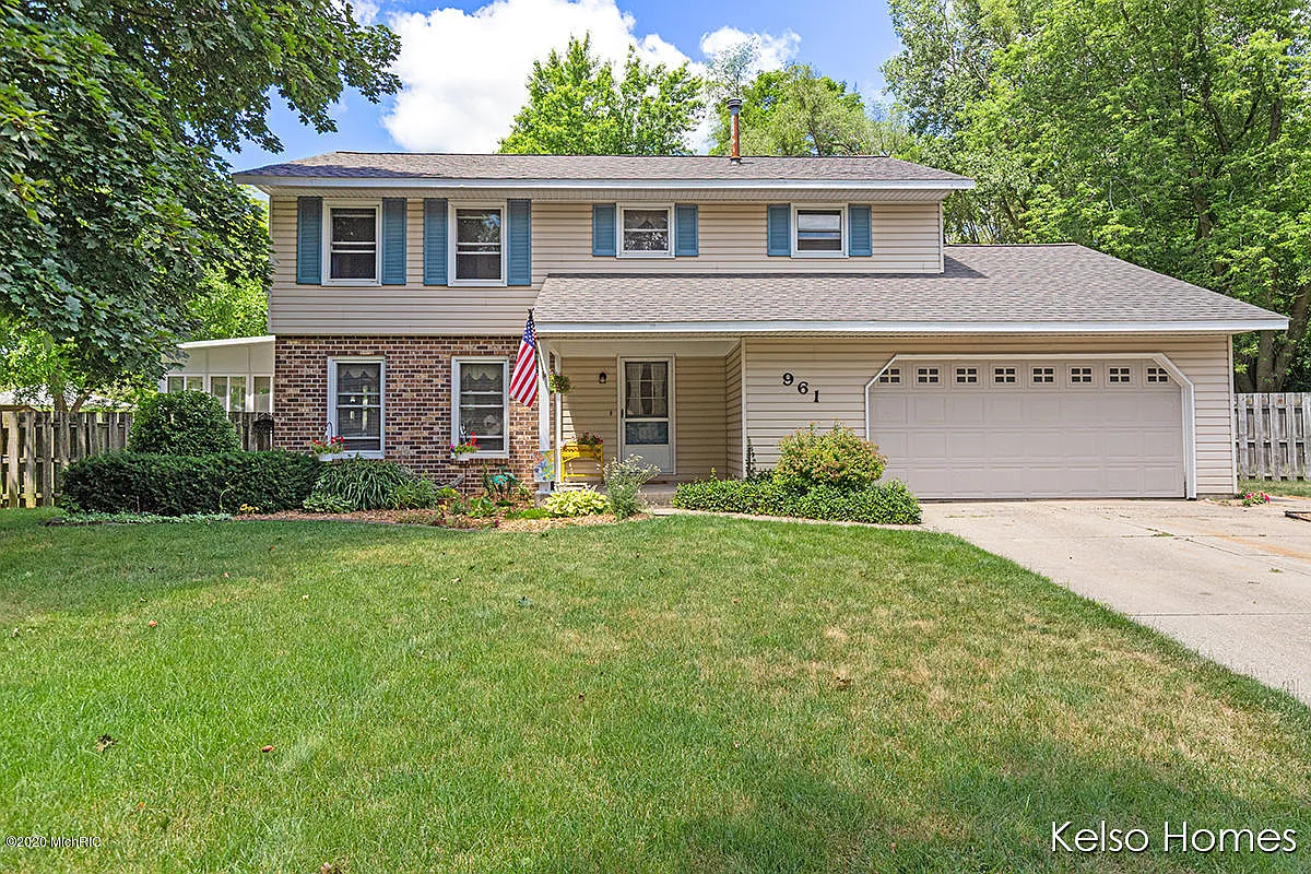 961 Shawmut Ct NW photo 1