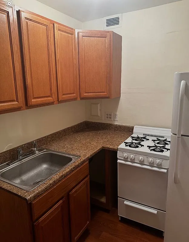 1 bed, 1.0 bath, 340 sqft, $1,600 — Photo 2