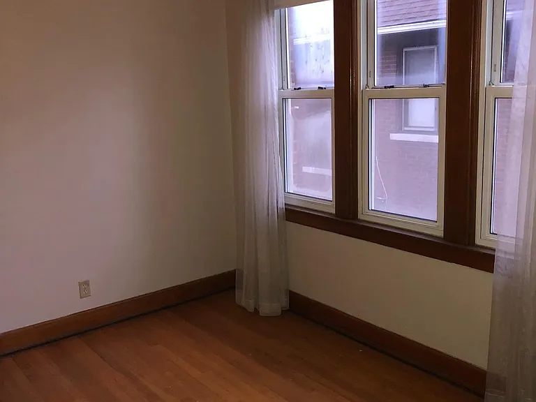 1049 Beaconsfield Ave — Photo 6
