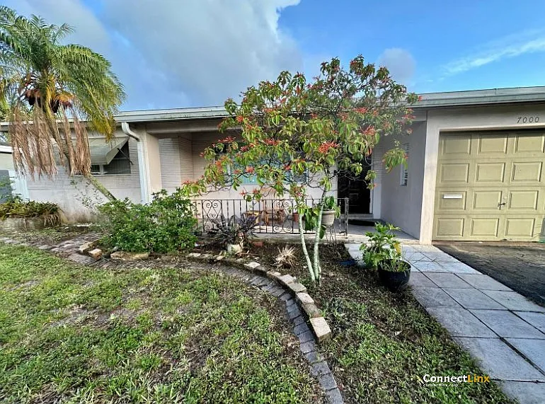 7000 SW 11th St