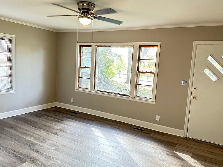 328 Polly Dr — Photo 2