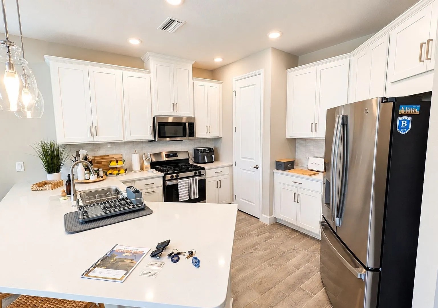 Seasonal/short term ONLY Almost brand new 3/4 SFH at Grandview community in Bradenton — Photo 4