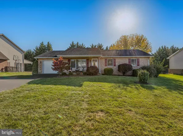 1558 Paulmark Ave, Greencastle, PA 17225