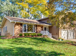 1455 N Oakmont Rd, Hoffman Estates, IL 60169