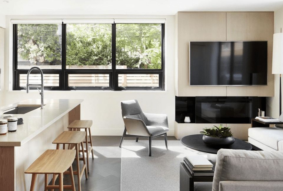 1st image of 633 King Edward Ave W #301