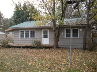 413 3rd St, Whiting, KS 66552