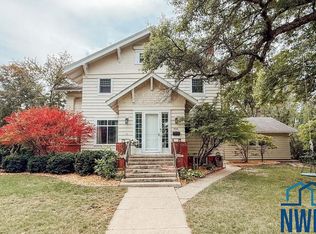 920 10th St, Sheldon, IA 51201