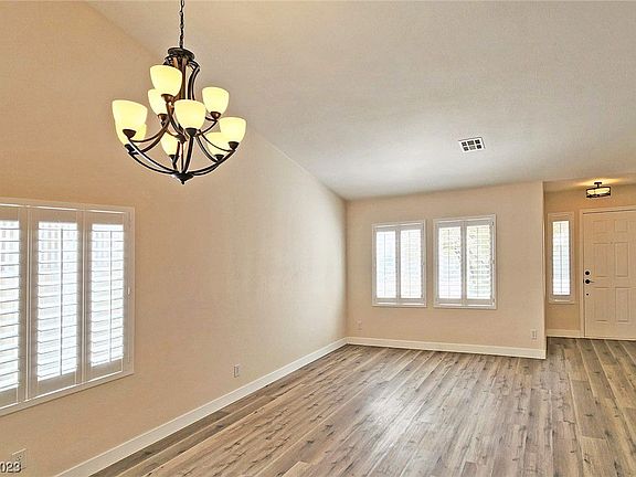 5th image of 9544 Glengarry Dr