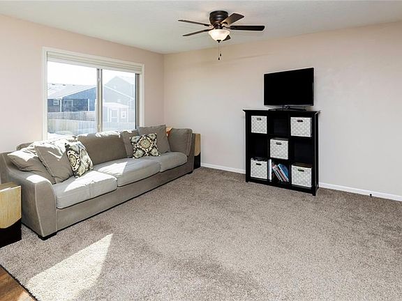 3rd image of 2305 SE Willowbrook Dr