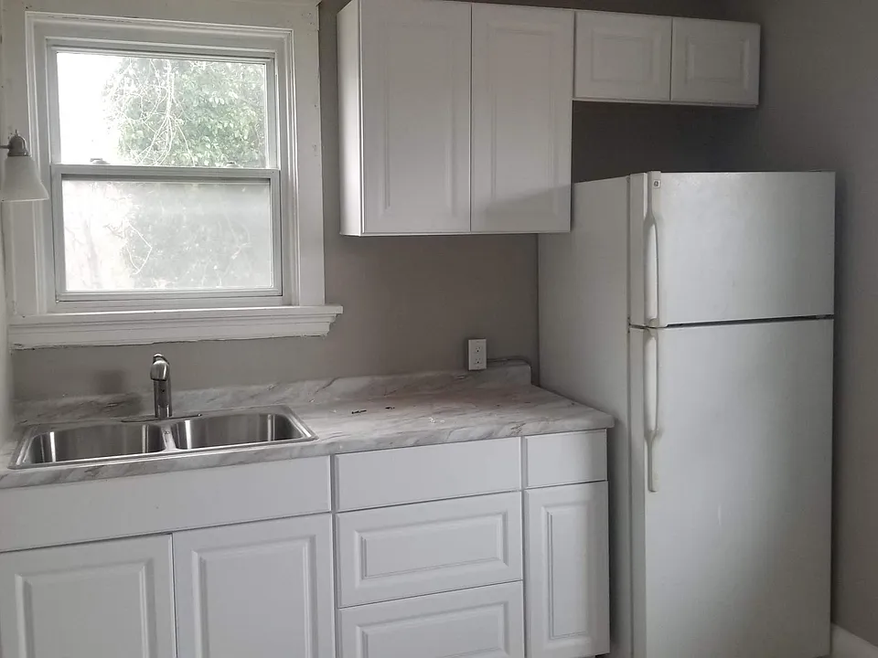 Eat-in Kitchen 1