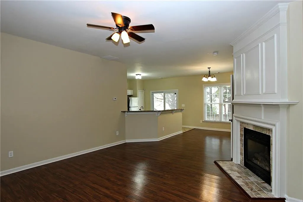 3 bed, 2.5 bath, 1542 sqft, $2,575 — Photo 2