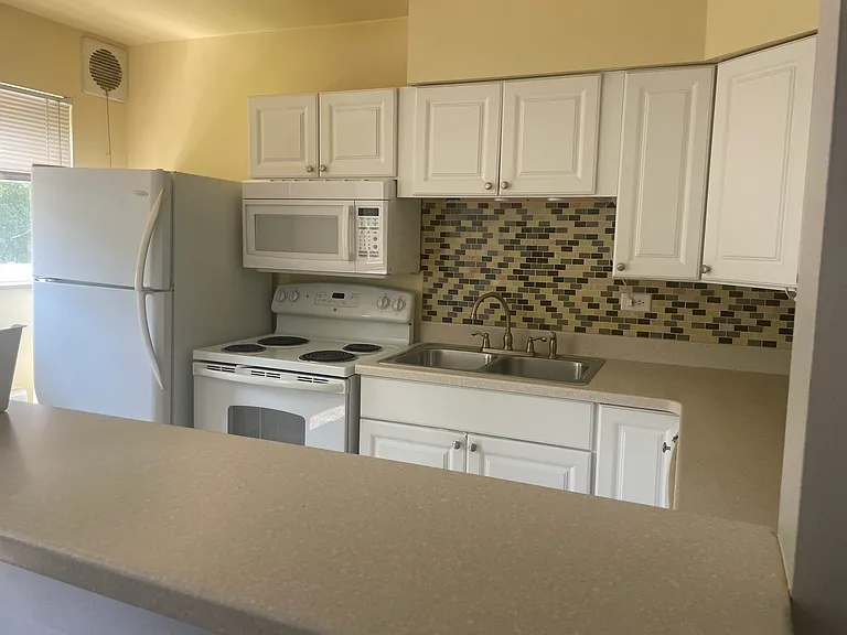1727 Sutton Ave — Photo 6