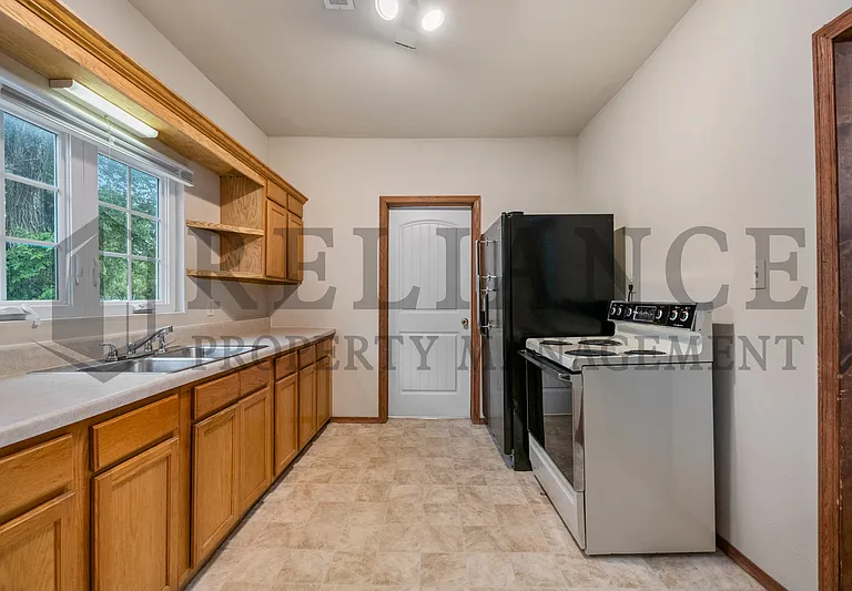 1405 S Ida St — Photo 19