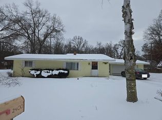 2400 Alice St, Farwell, MI 48622