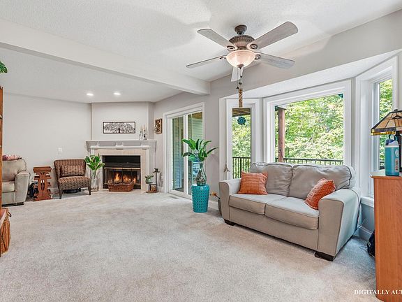2nd image of 3676 Widgeon Way