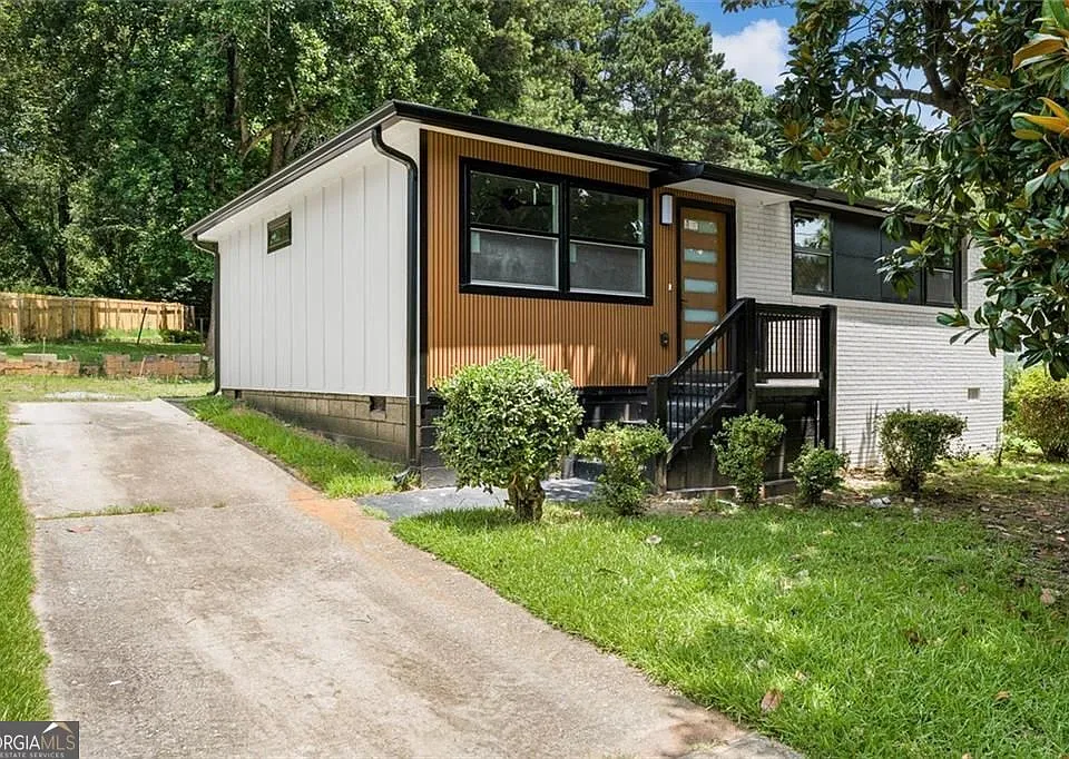 2353 Clarissa Dr NW
