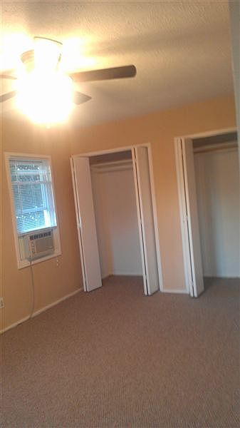 masterbed W/ his/her closet .....nice