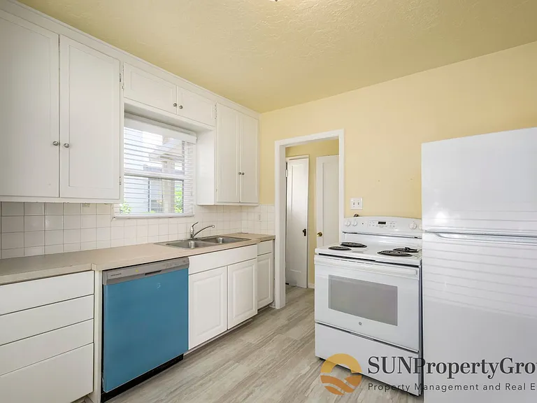 1518 S Green St — Photo 8