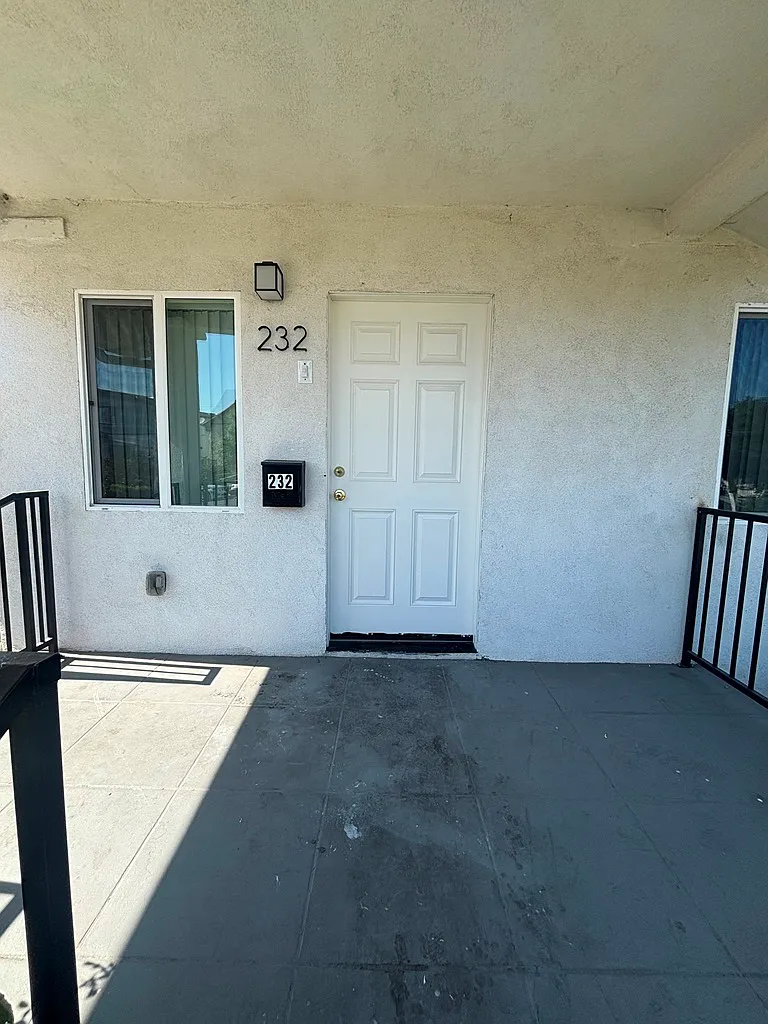 3 bed, 853 sqft, $3,300 — Photo 2