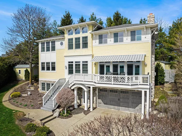 2300 N Long Lake Rd, Fenton, MI 48430