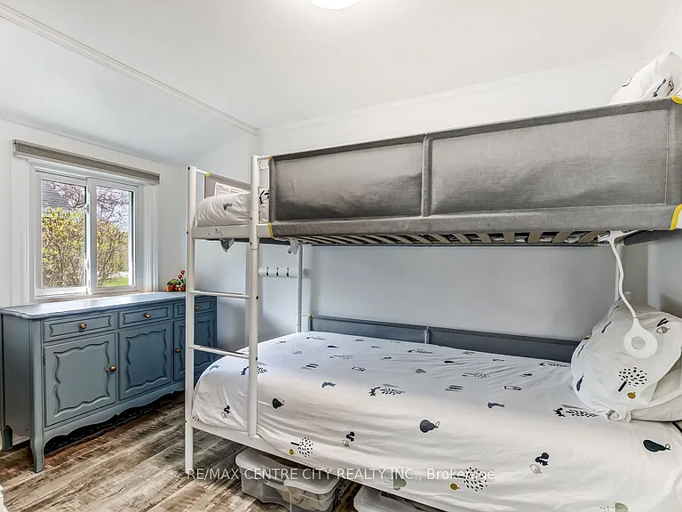 339 Catherine St — Photo 15