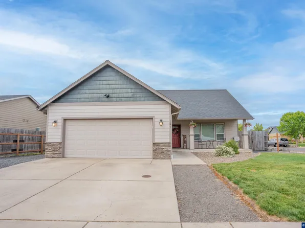191 E Jadon Dr, Lebanon, OR 97355