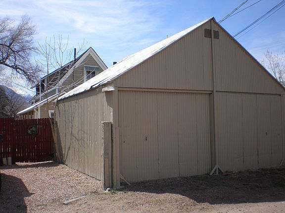 Detached 2 car garage