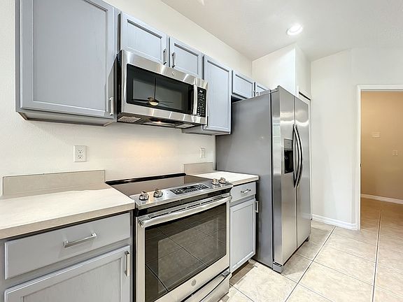 5th image of 696 Seabrook Ct Unit 202