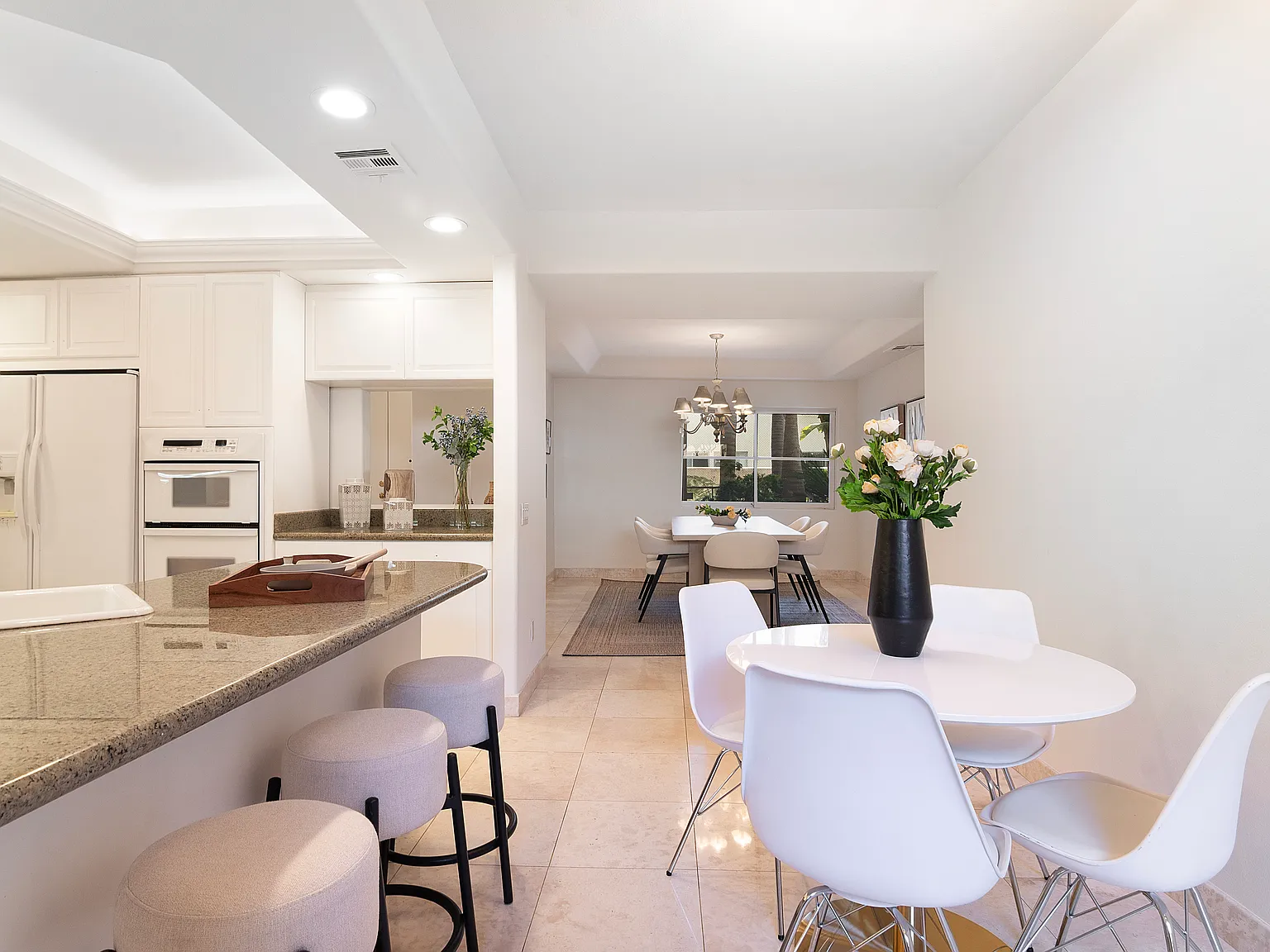 3 bed, 2110 sqft, $5,300 — Photo 4