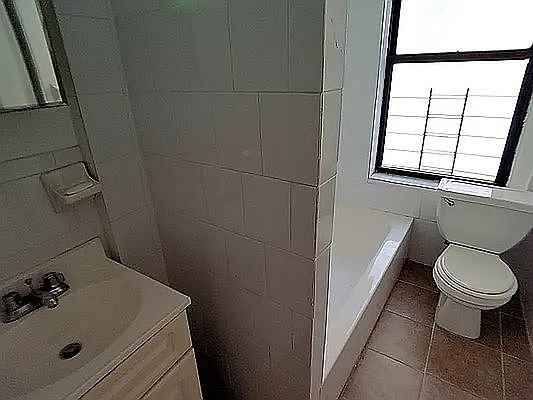 5th image of 500 W 213th St APT 22
