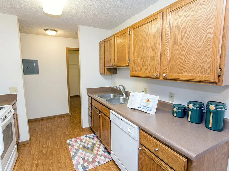 Bedford Apartments — Photo 6