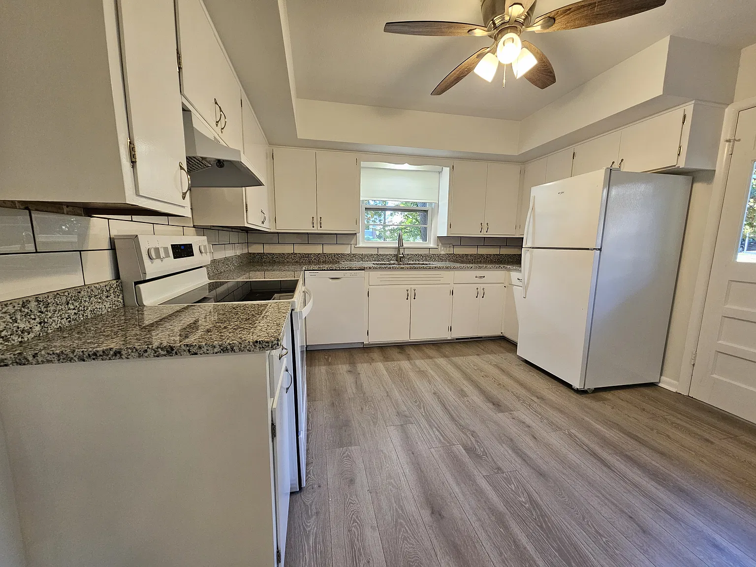 2 bed, 900 sqft, $1,200 — Photo 3