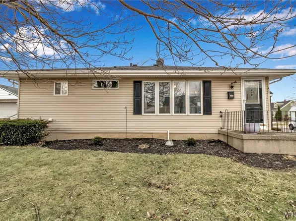 41 Treadwell Rd, Tonawanda, NY 14150