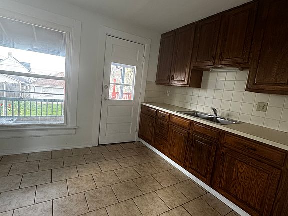 3rd image of 333 Pleasant Ave #333