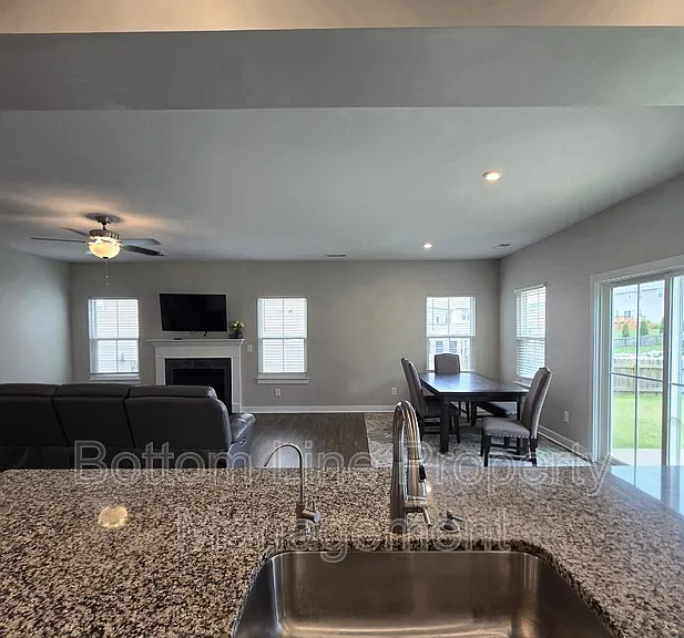 2030 Sewall Ave SW — Photo 9