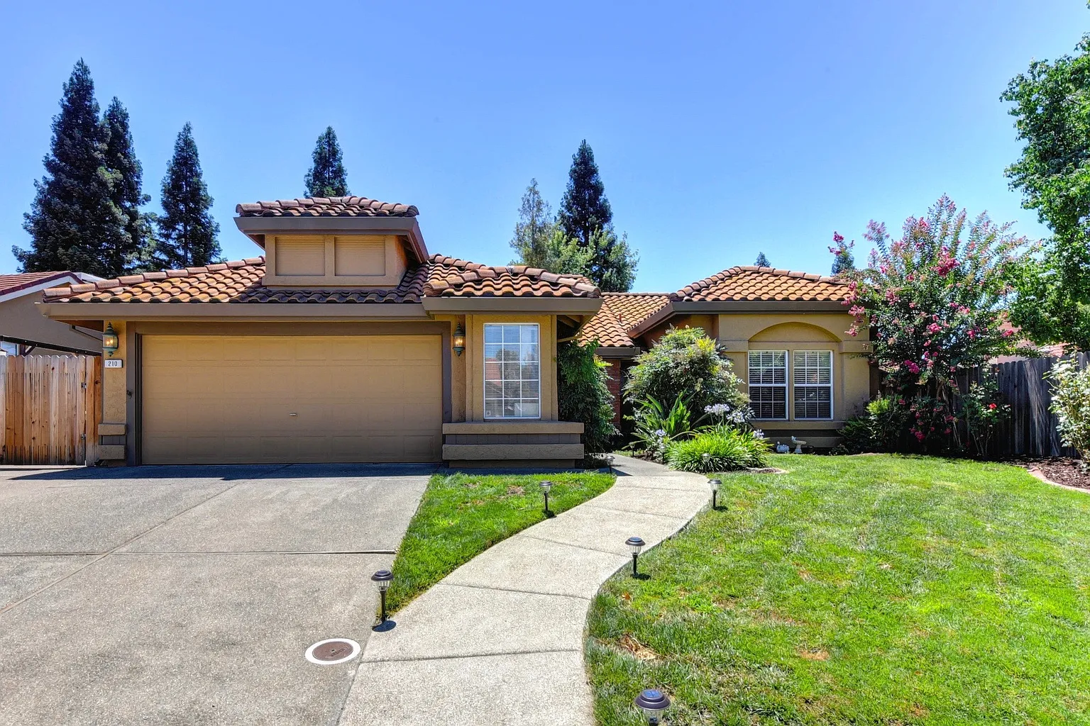 210 Baurer Cir photo 1