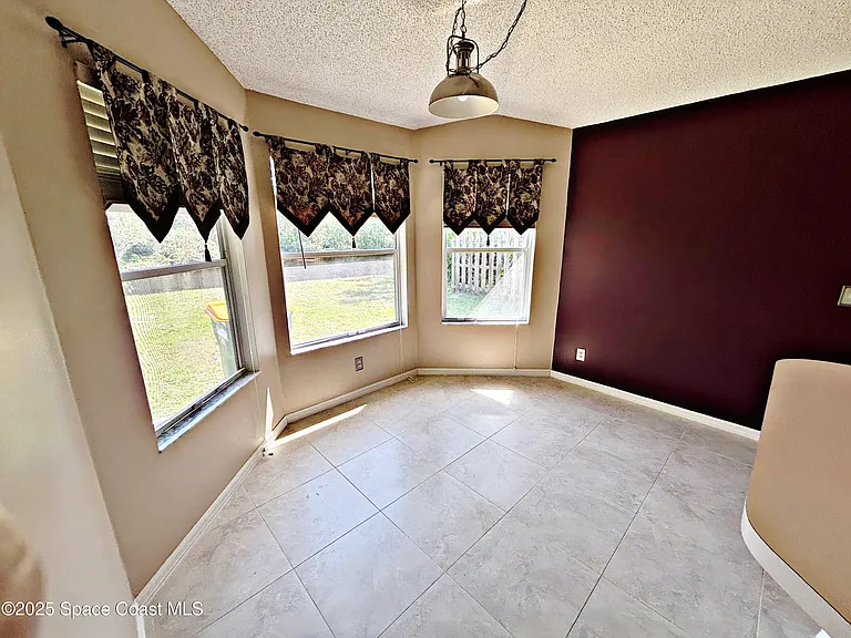 1379 California Dr — Photo 6
