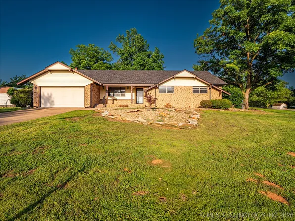 1826 W McGill Cir, Eufaula, OK 74432