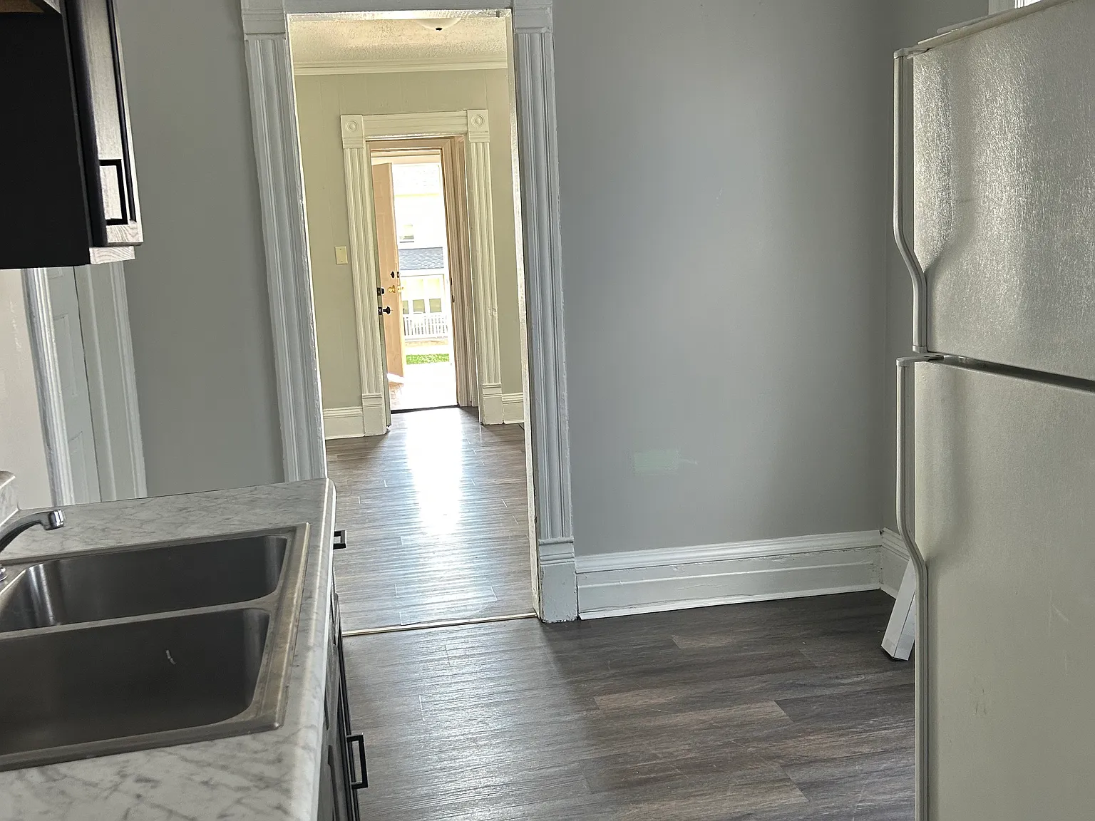3 bed, 1000 sqft, $1,300 — Photo 4
