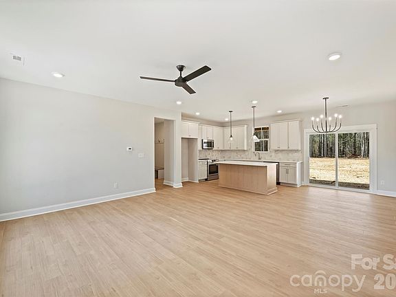 4th image of 2279 Lee Lawing Rd