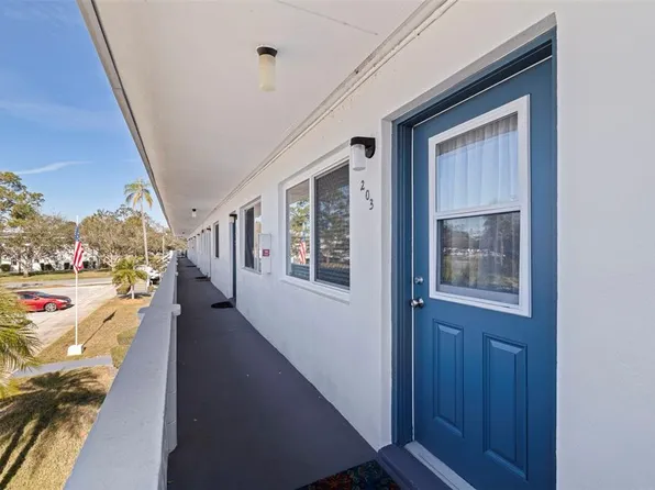 8221 112th St APT 203, Seminole, FL 33772