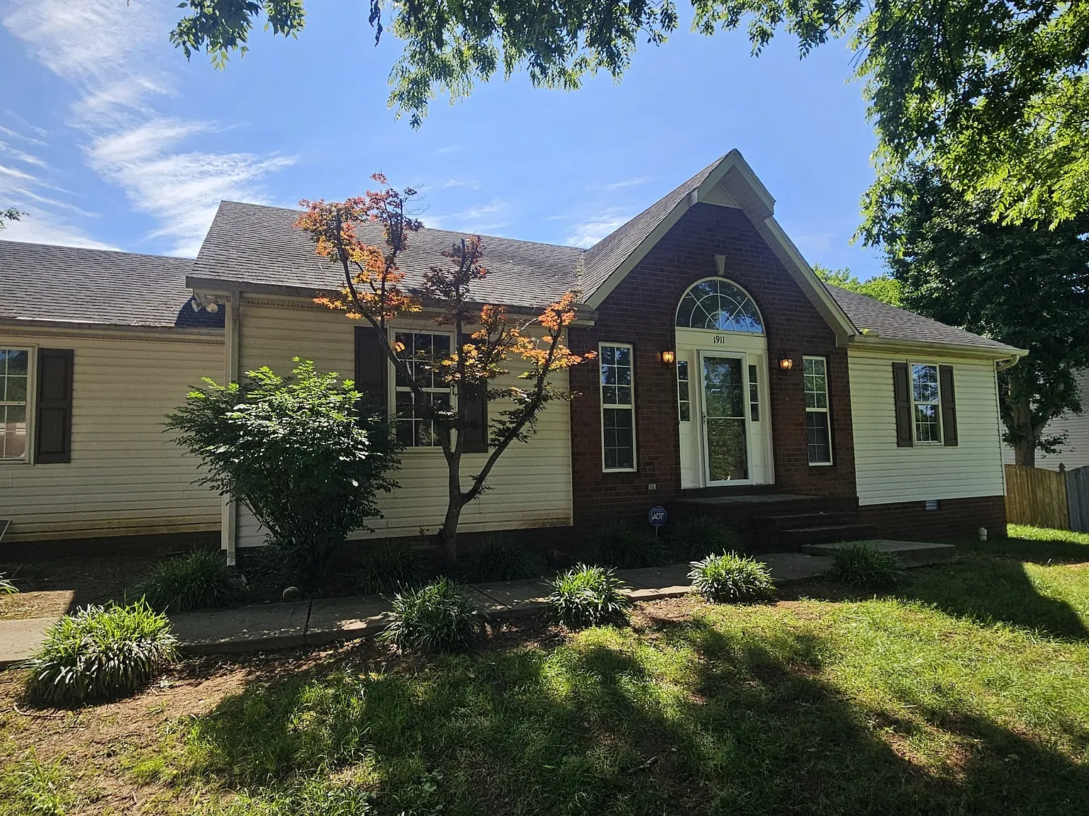3 bed, 2.0 bath, 1341 sqft, $1,900 — Photo 1