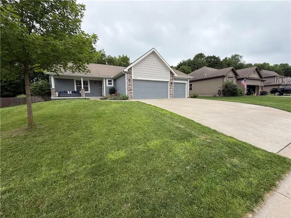 1309 Regency Dr, Kearney, MO 64060