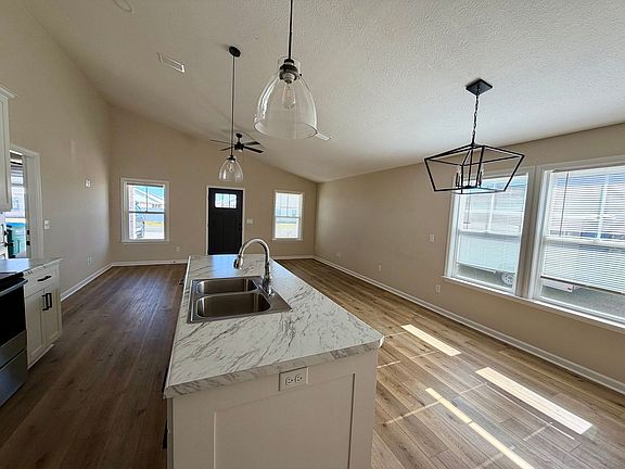 5th image of 2703 Largo Ave