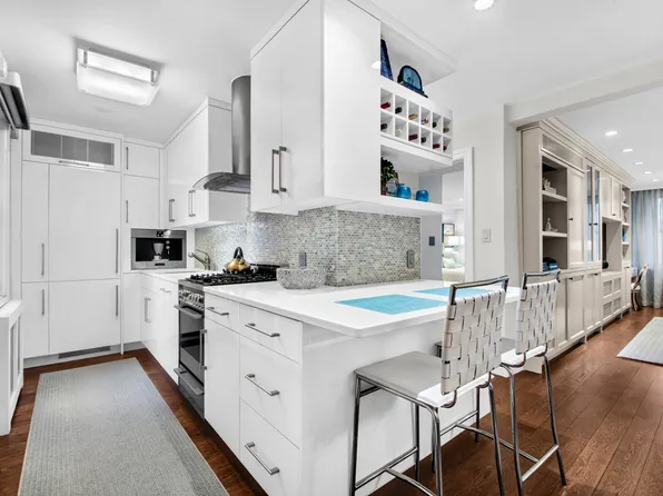 241 East 76th Street image 2 of 12