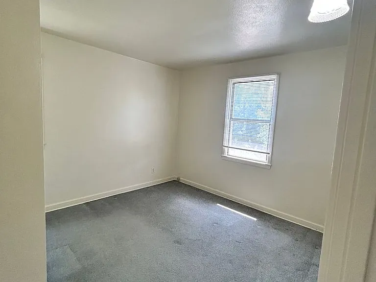 6223 W Everett St — Photo 4
